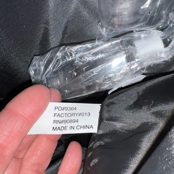 🚫SOLD! •NWT🤩 |•ELLEN TRACY•| Gorgeous The 20" Smooth Color Block Duffle Bag - Picture 8 of 16